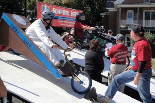 volunteers helping with soapbox carts on the ramps